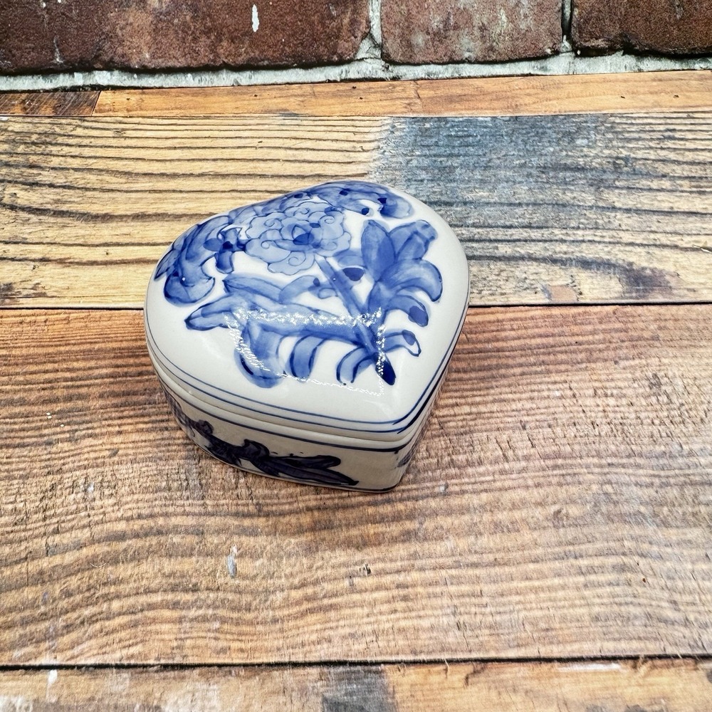 Vintage Blue White Chinoiserie Heart Lidded Flower Trinket Dish Ring Grandmacore